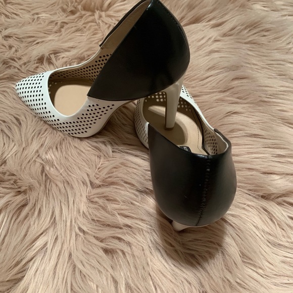 🌸 French Connection laser cut B&W pointed heels - Picture 7 of 8